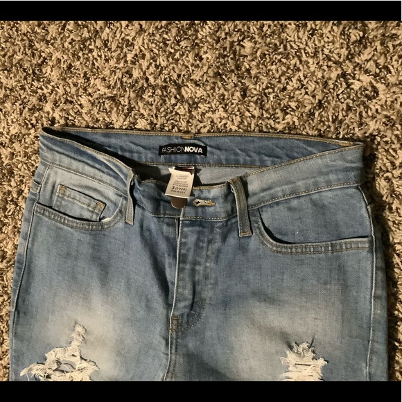 🛑 Fashion Nova - Distressed Jeans (Size  W 25/3) - Picture 4 of 5